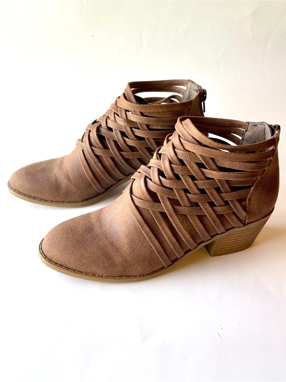 Fergalicious by Fergie "Bandana" Woven Caged Ankle Booties - 5.5 - Picture 5 of 11
